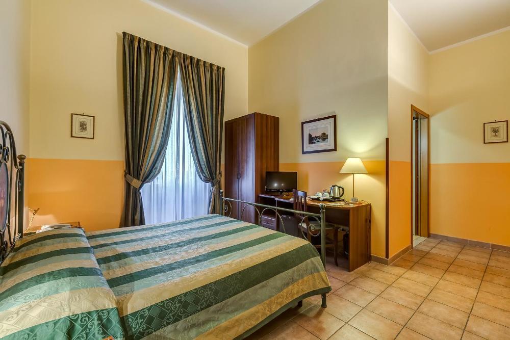 Domus Carmelitana Hotel Roma Exterior foto