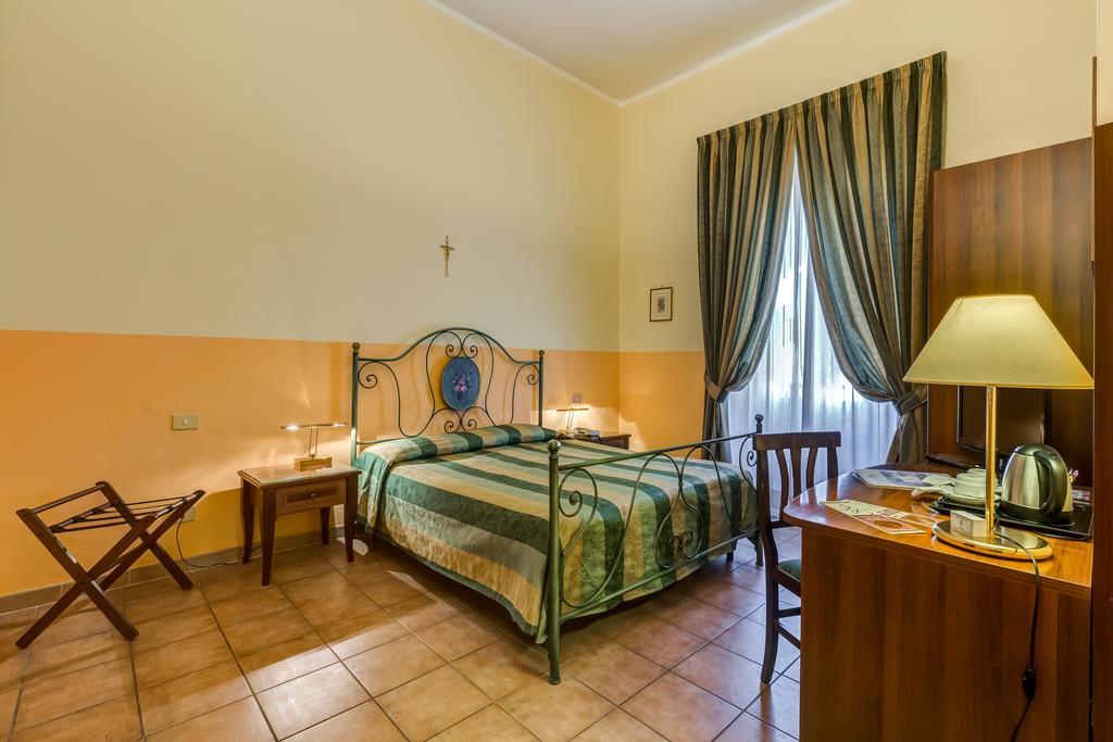 Domus Carmelitana Hotel Roma Exterior foto