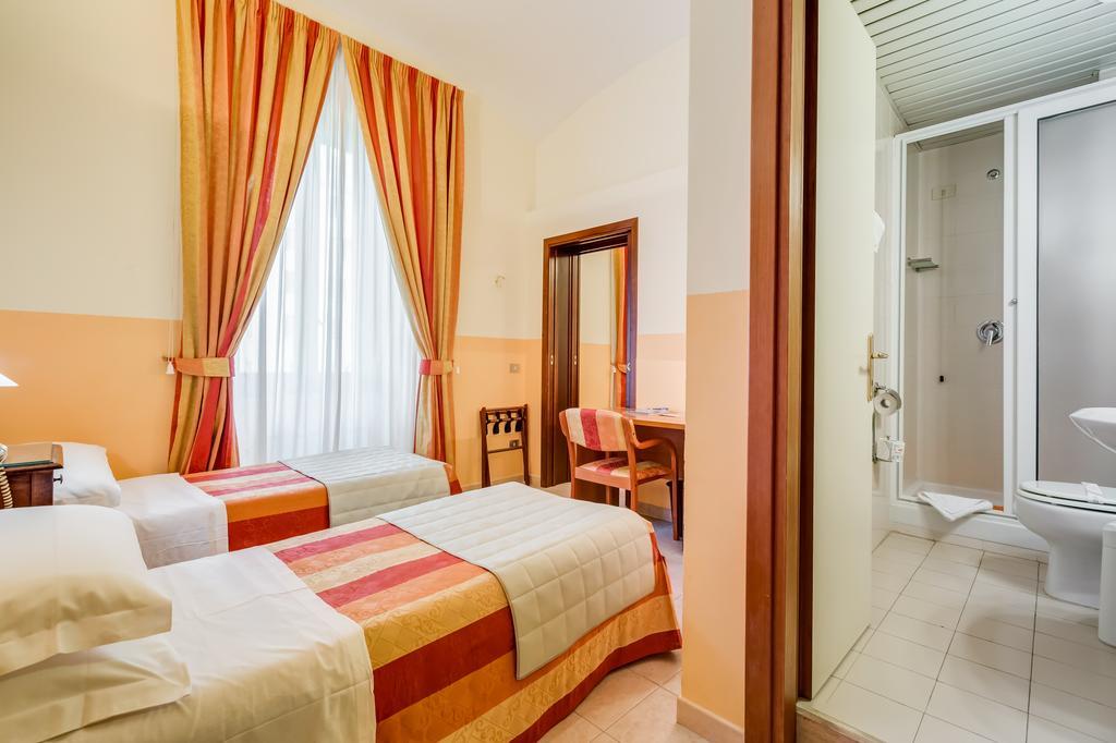 Domus Carmelitana Hotel Roma Exterior foto