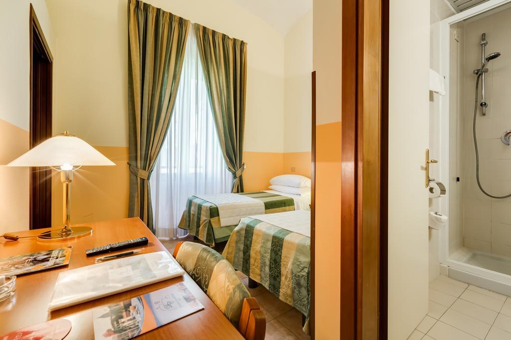 Domus Carmelitana Hotel Roma Exterior foto