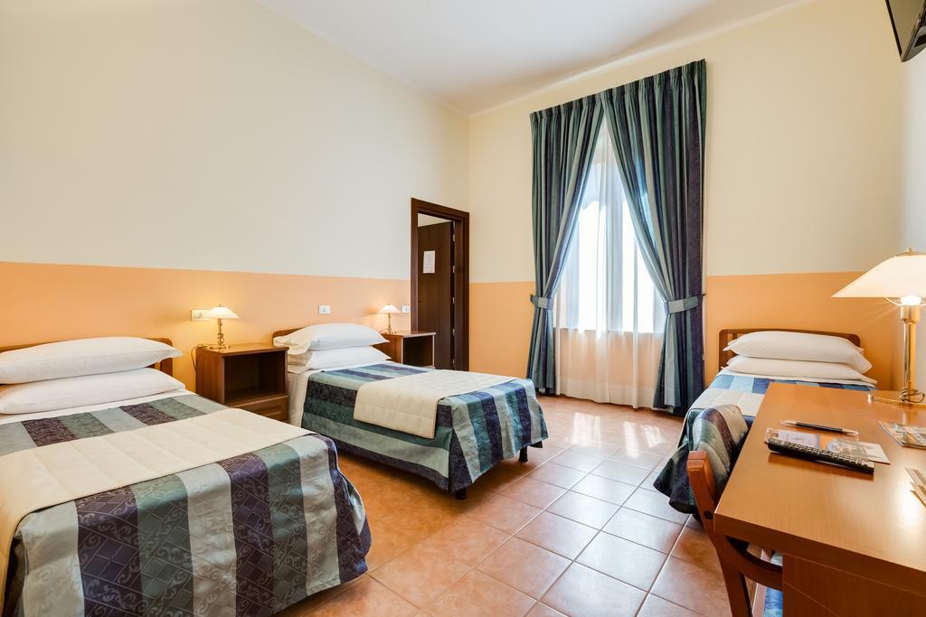Domus Carmelitana Hotel Roma Exterior foto