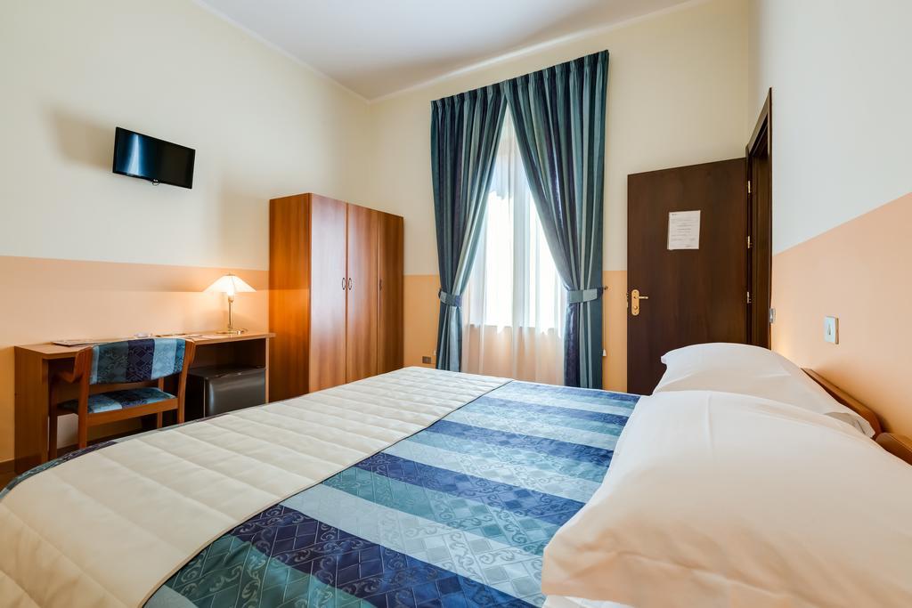 Domus Carmelitana Hotel Roma Exterior foto