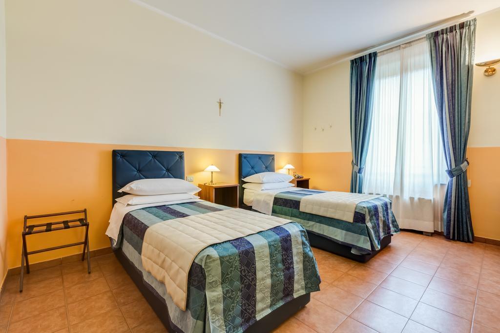 Domus Carmelitana Hotel Roma Exterior foto