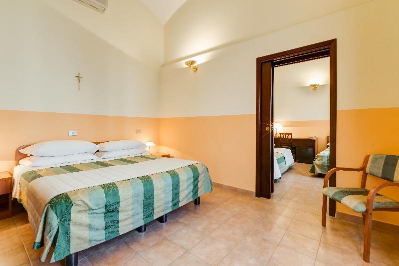 Domus Carmelitana Hotel Roma Exterior foto