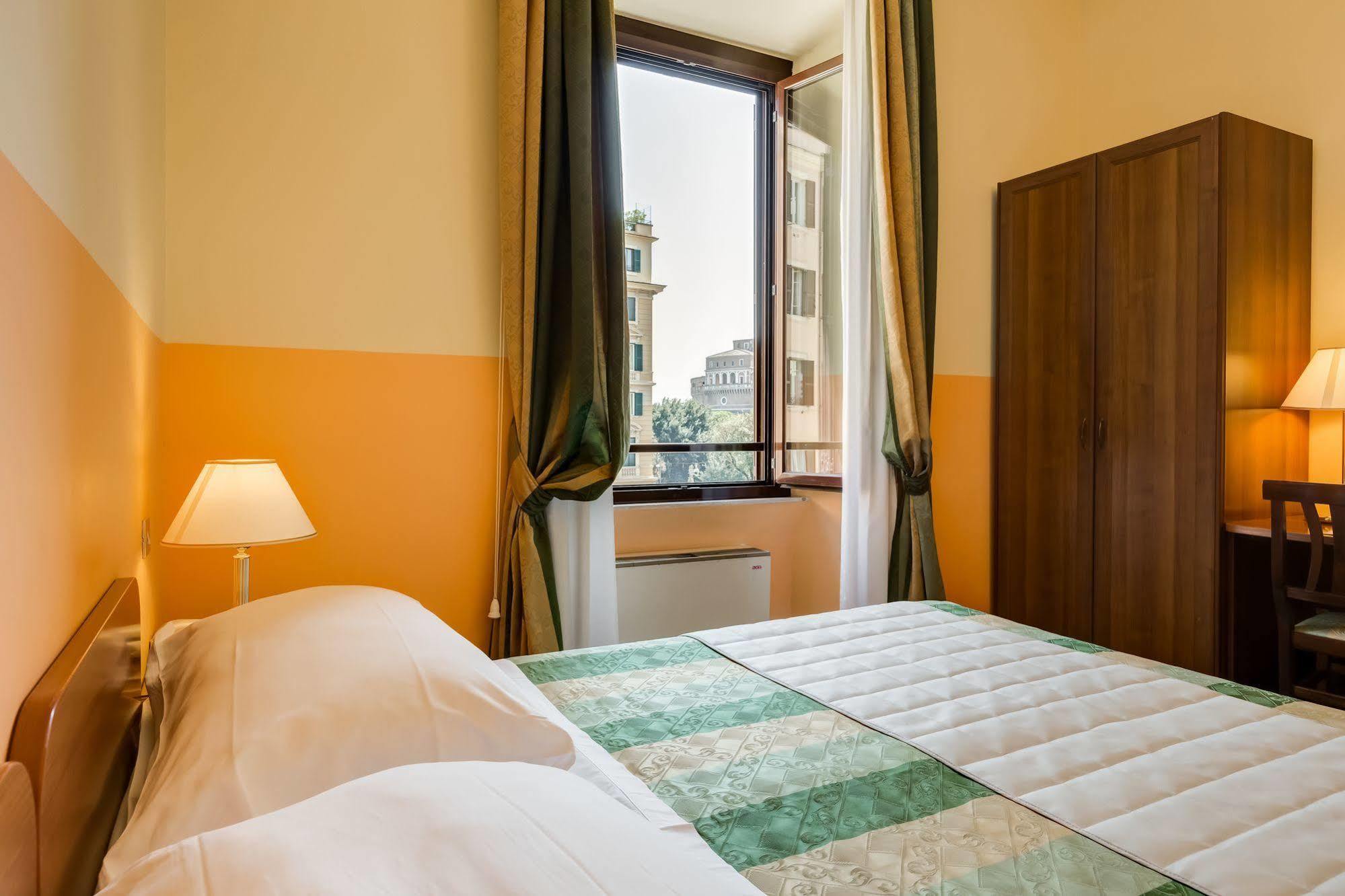 Domus Carmelitana Hotel Roma Exterior foto