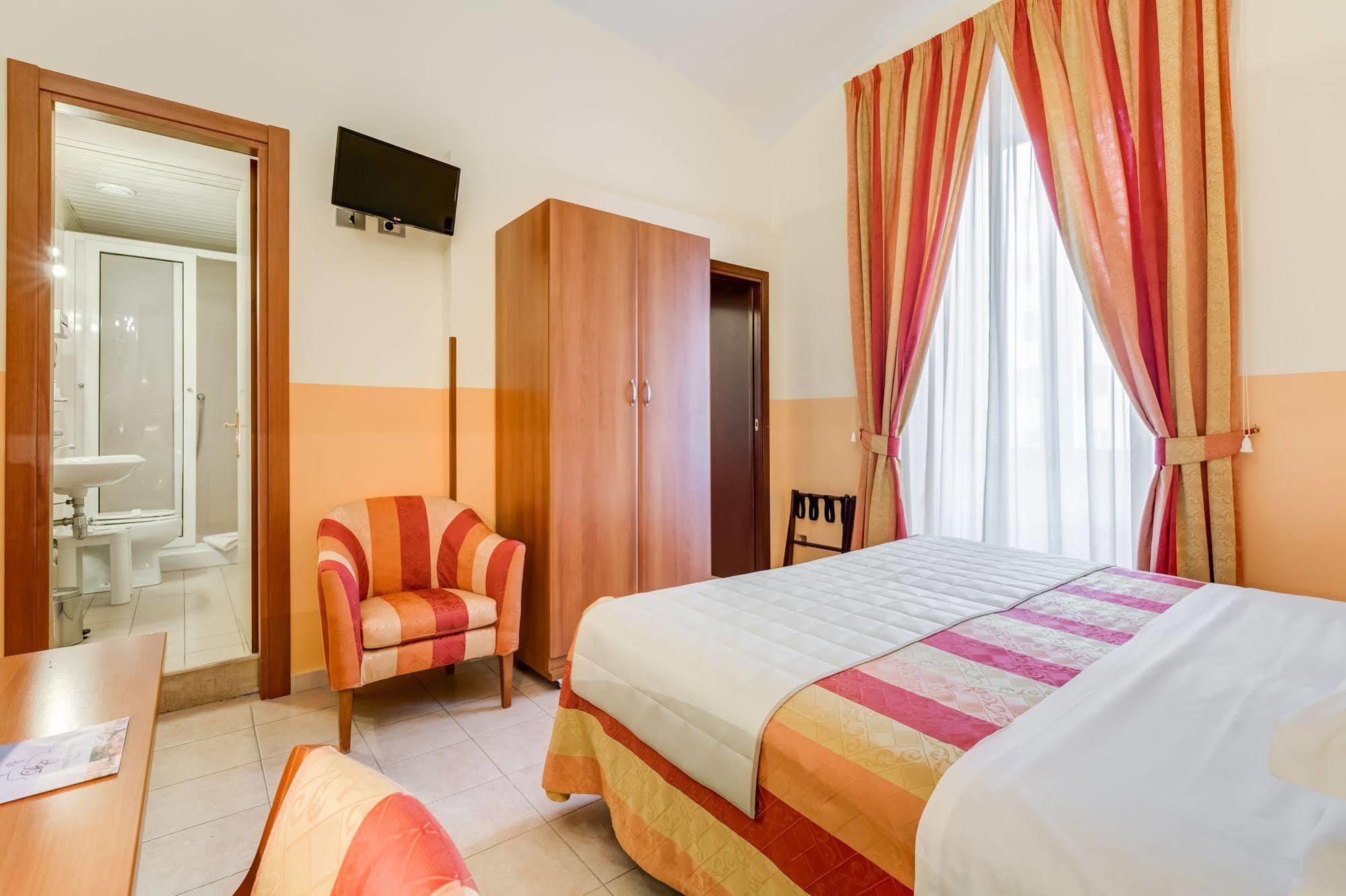 Domus Carmelitana Hotel Roma Exterior foto